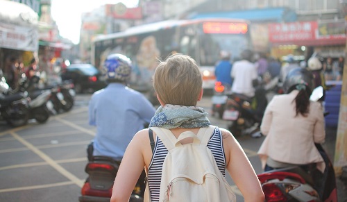 人生過渡期；為自己的人生設個中繼站。